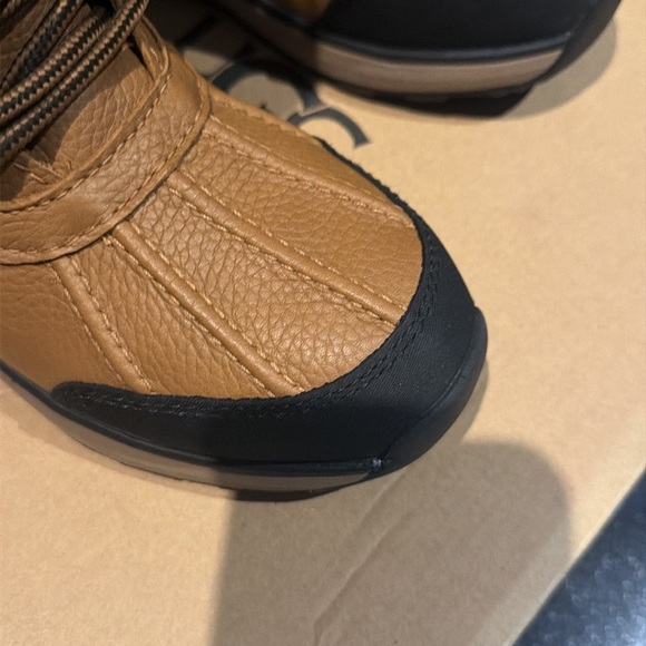 UGG Adirondack Boot III - Tan and Cream - Picture 10 of 15